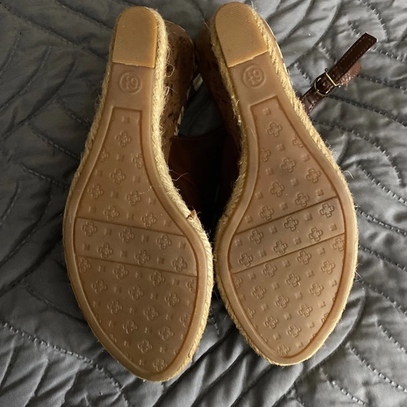 ETIENNE AIGNER wedge. Size 6.5 - Picture 6 of 7